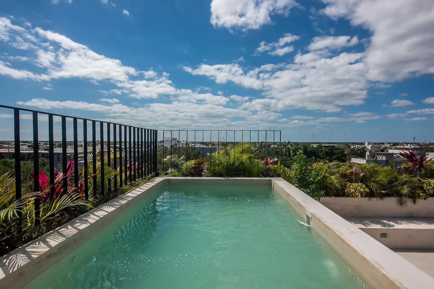 Bright & Centric Apartment With Rooftop Pool In Downtown Tulum